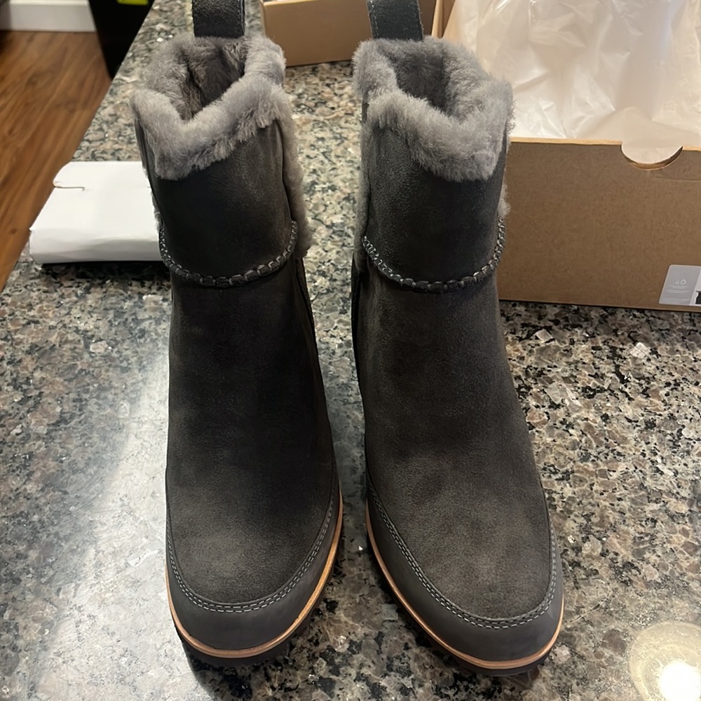 Brand New Still in Box UGG Malvella Fashion Wedge Boots